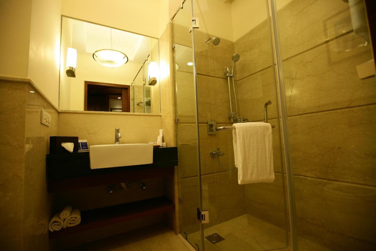 Muse Sarovar Portico Nehru Place Нью-Дели Экстерьер фото