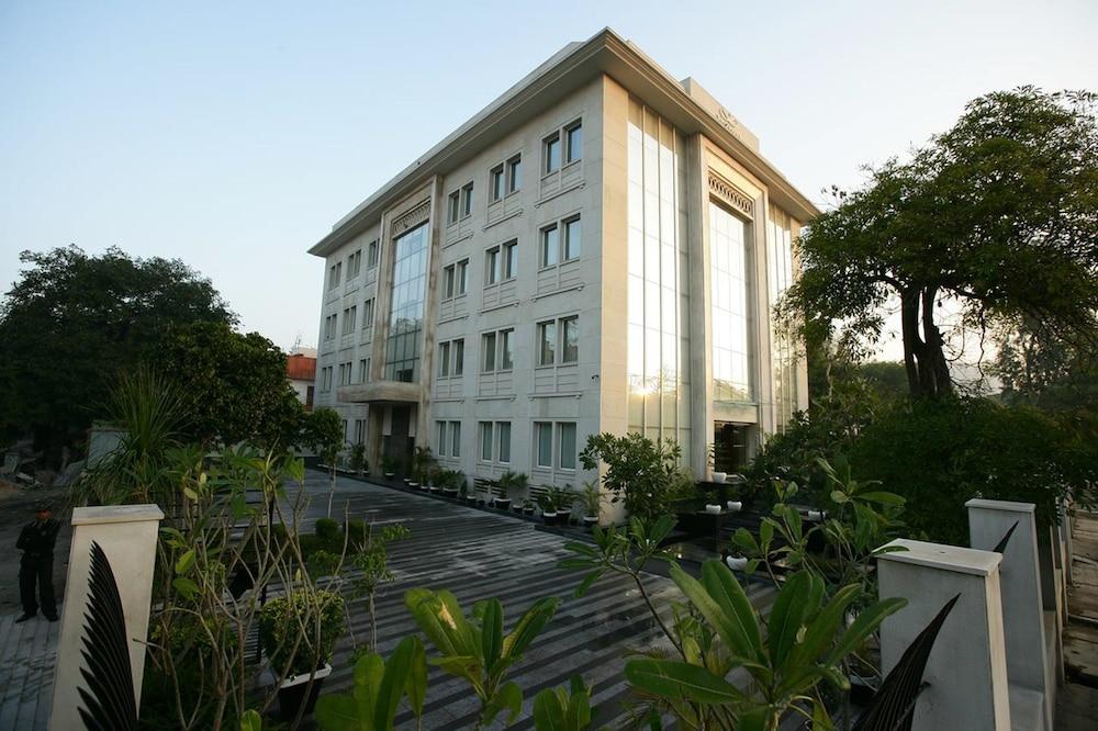 Muse Sarovar Portico Nehru Place Нью-Дели Экстерьер фото