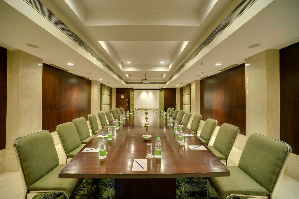 Muse Sarovar Portico Nehru Place Нью-Дели Экстерьер фото