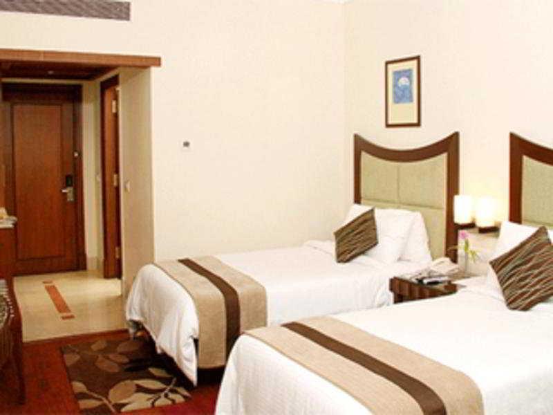 Muse Sarovar Portico Nehru Place Нью-Дели Номер фото