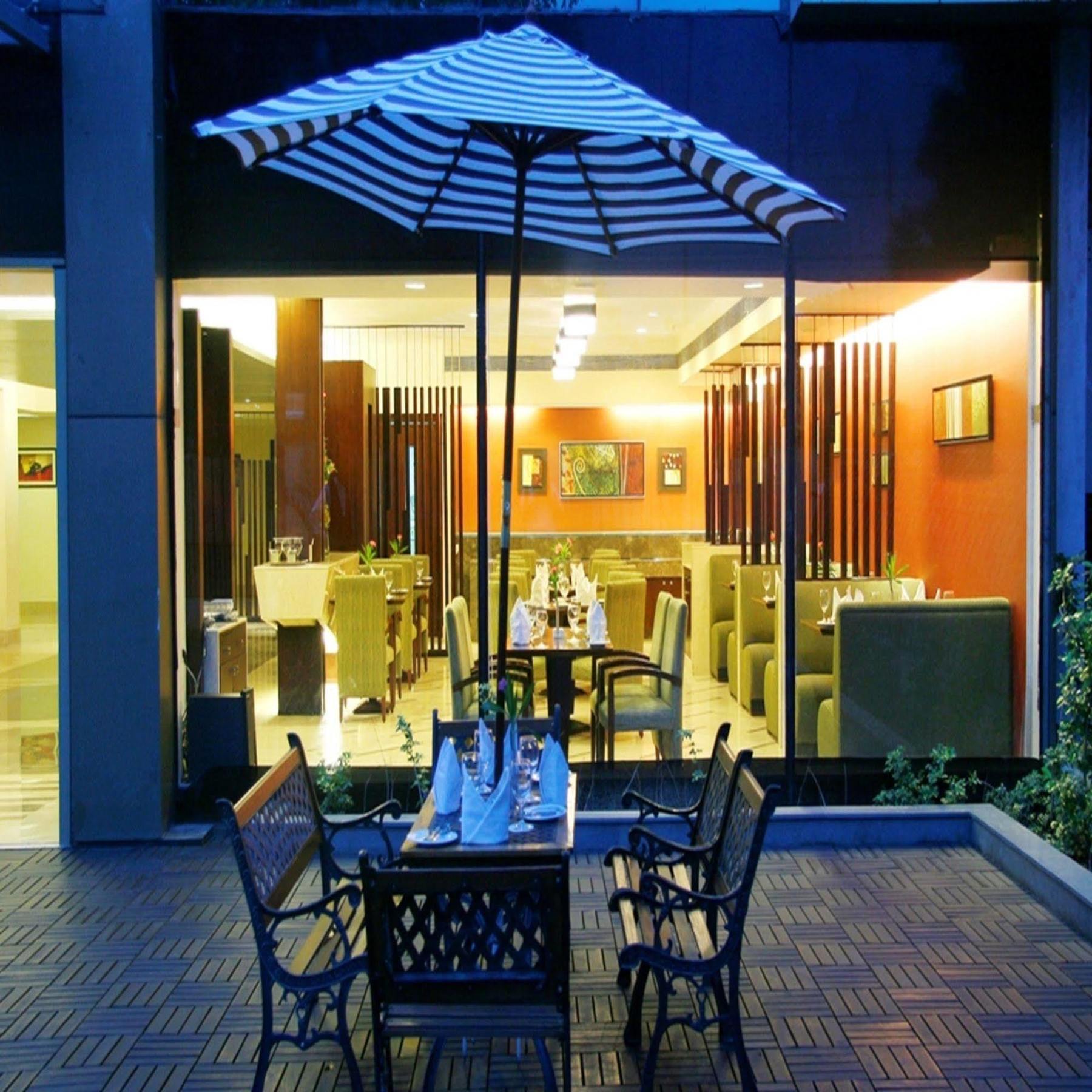 Muse Sarovar Portico Nehru Place Нью-Дели Экстерьер фото