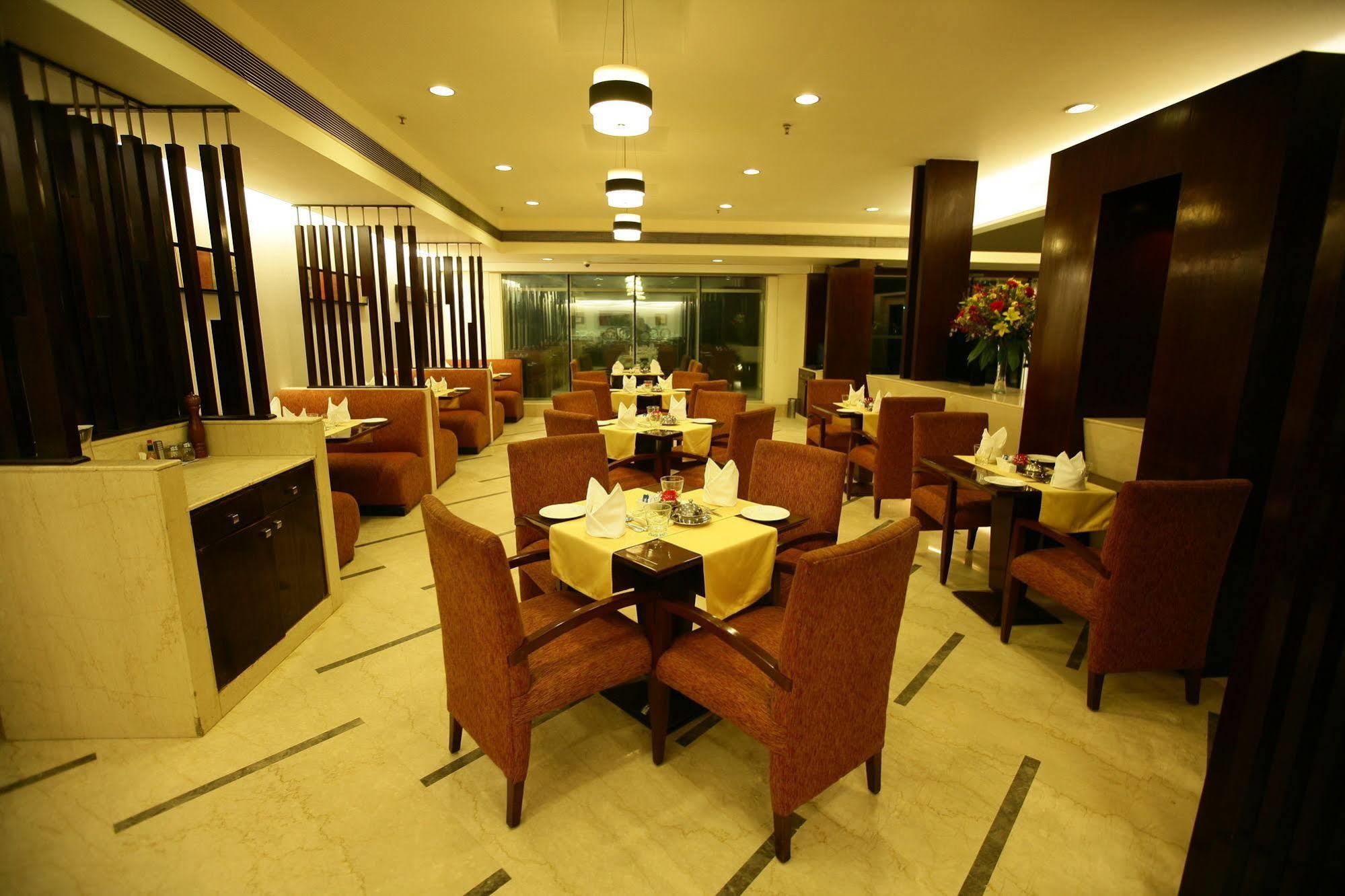 Muse Sarovar Portico Nehru Place Нью-Дели Экстерьер фото